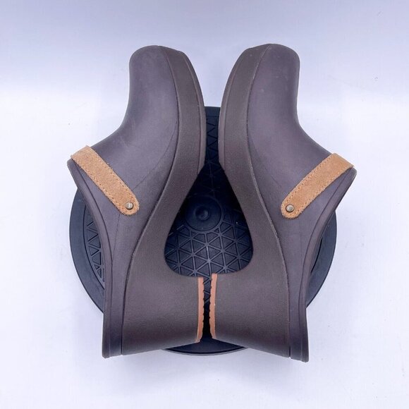 Crocs Brown Sarah Clog Womens 9 Heel Dual Comfort Mules Suede Leather Strap Shoe - Picture 6 of 9